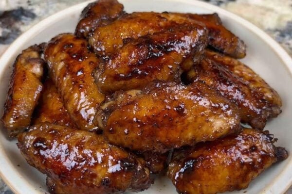 Quick and Easy Savory Chicken Wings, homemade and freshly served