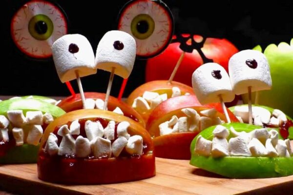 Scary Apple Marshmallow Teeth, homemade and freshly served