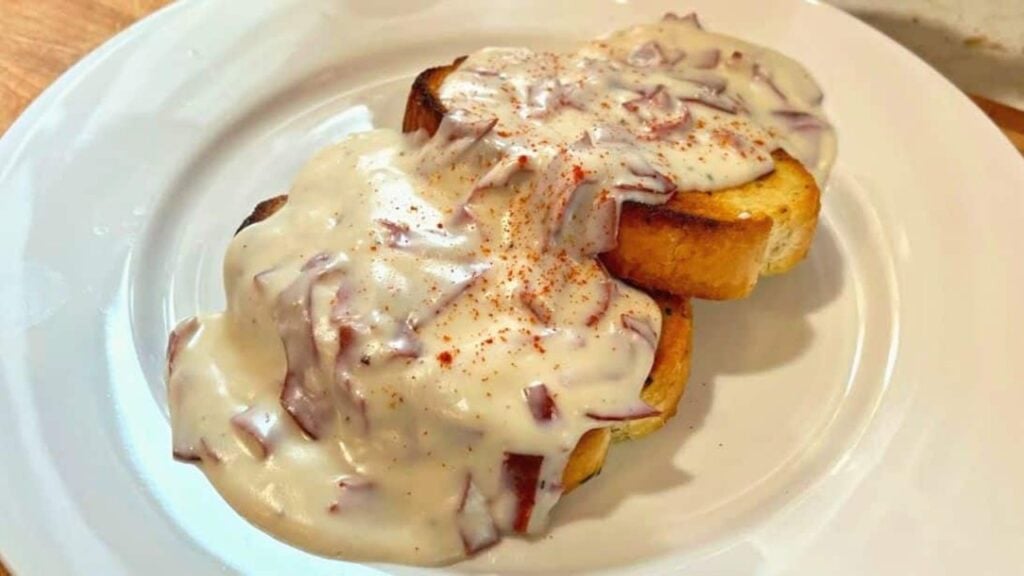 Simple Creamy Chipped Beef Gravy On Toast, homemade and freshly served