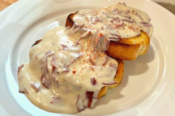Simple Creamy Chipped Beef Gravy On Toast, homemade and freshly served