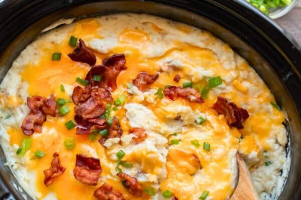 Slow Cooker Baked Potato Casserole, homemade and freshly served