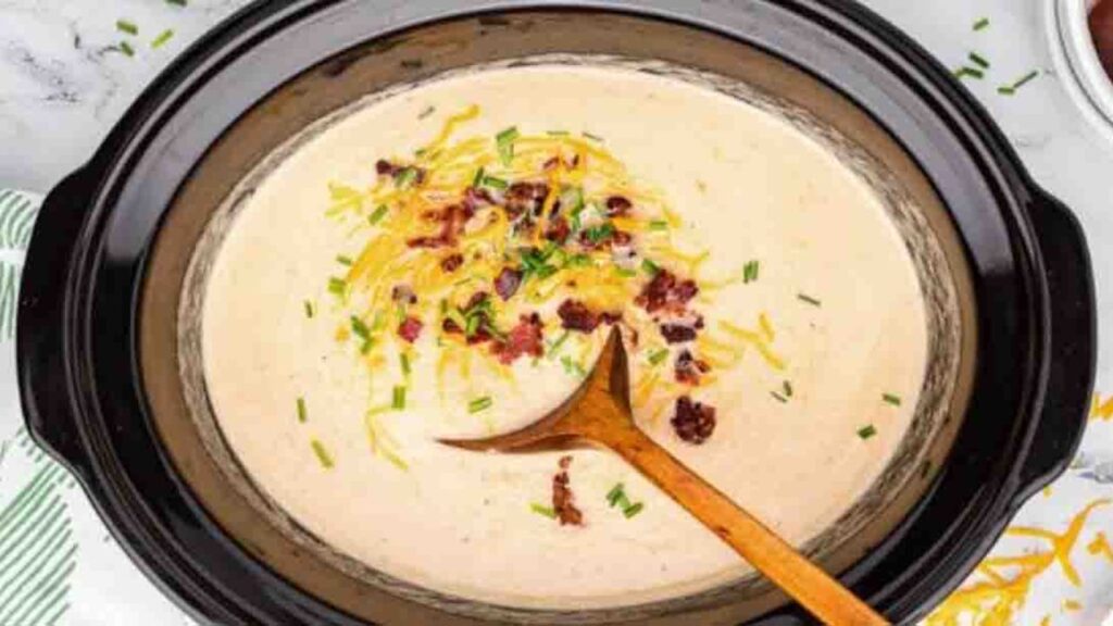 Slow Cooker Cauliflower Cheese Soup, homemade and freshly served