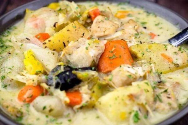 Slow Cooker Chicken and Vegetables Stew, homemade and freshly served