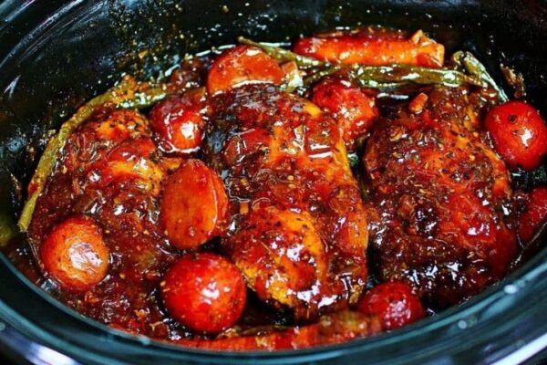 Slow Cooker Honey Garlic Chicken And Veggies, homemade and freshly served