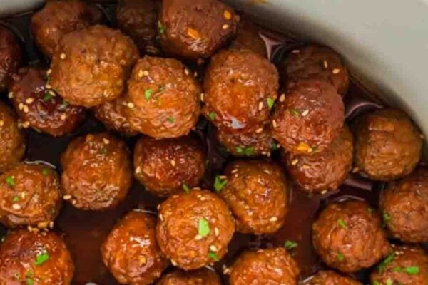 Slow Cooker Honey Garlic Meatballs, homemade and freshly served