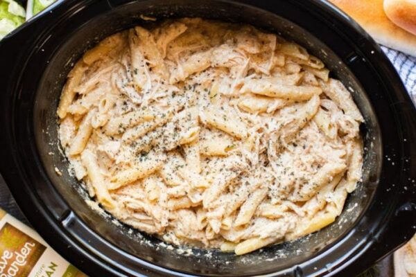 Slow Cooker Olive Garden Chicken Pasta, homemade and freshly served