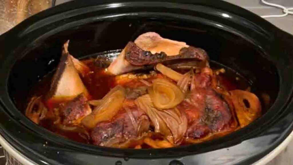 Slow Cooker Pulled Pork, homemade and freshly served