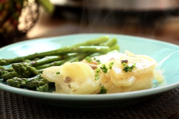 Slow Cooker Scalloped Potatoes, homemade and freshly served
