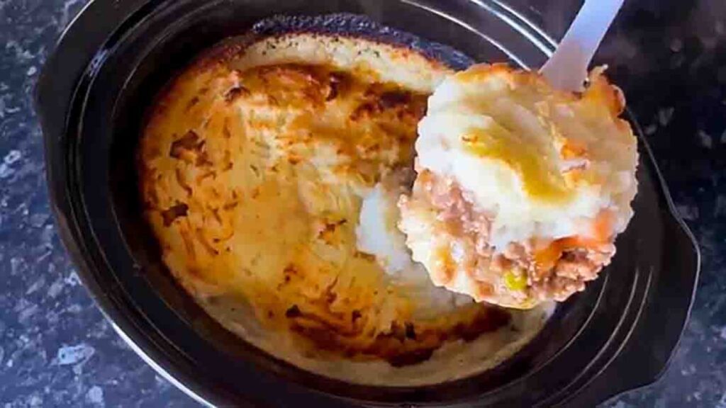 Slow Cooker Shepherd’s Pie, homemade and freshly served