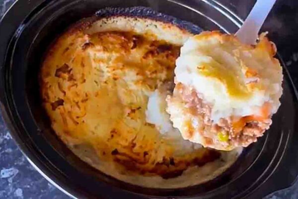 Slow Cooker Shepherd’s Pie, homemade and freshly served