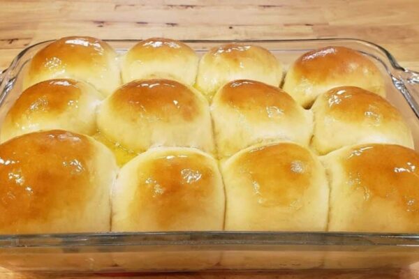 7-Ingredient Soft & Fluffy Dinner Rolls, homemade and freshly served