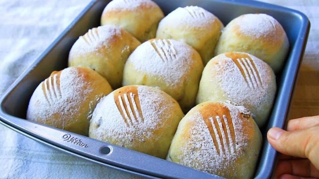 Soft and Fluffy No-Knead Banana Buns, homemade and freshly served