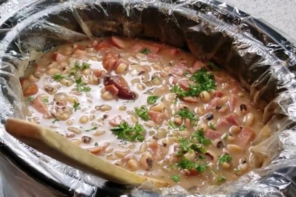 Southern Black Eyed Peas Crockpot, homemade and freshly served