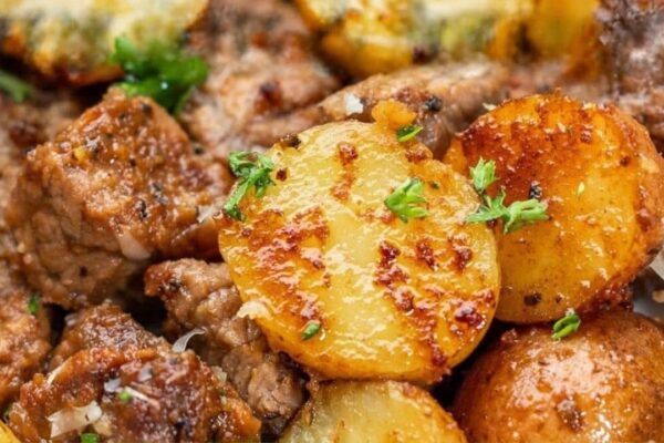 Easy Steak Bites and Potatoes, homemade and freshly served