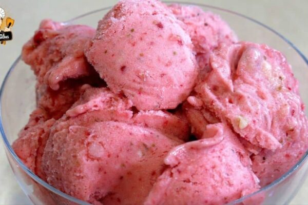 3-Ingredient Strawberry Banana Ice Cream, homemade and freshly served