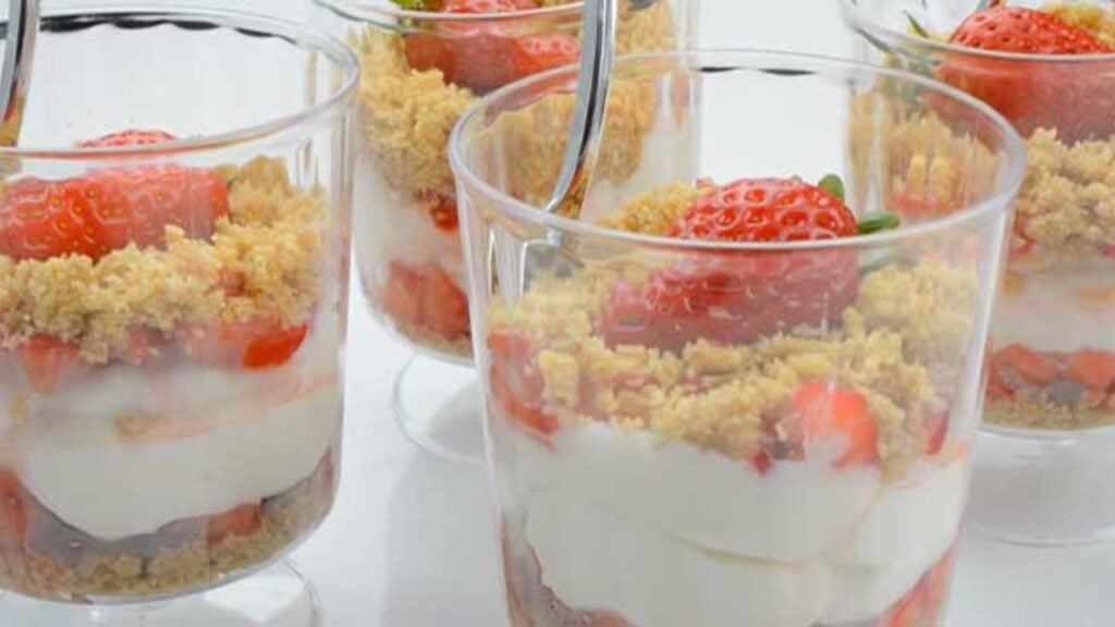 No-Bake Strawberry Cheesecake Cups, homemade and freshly served