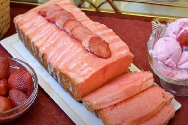 5-Ingredient Strawberry Ice Cream Bread, homemade and freshly served