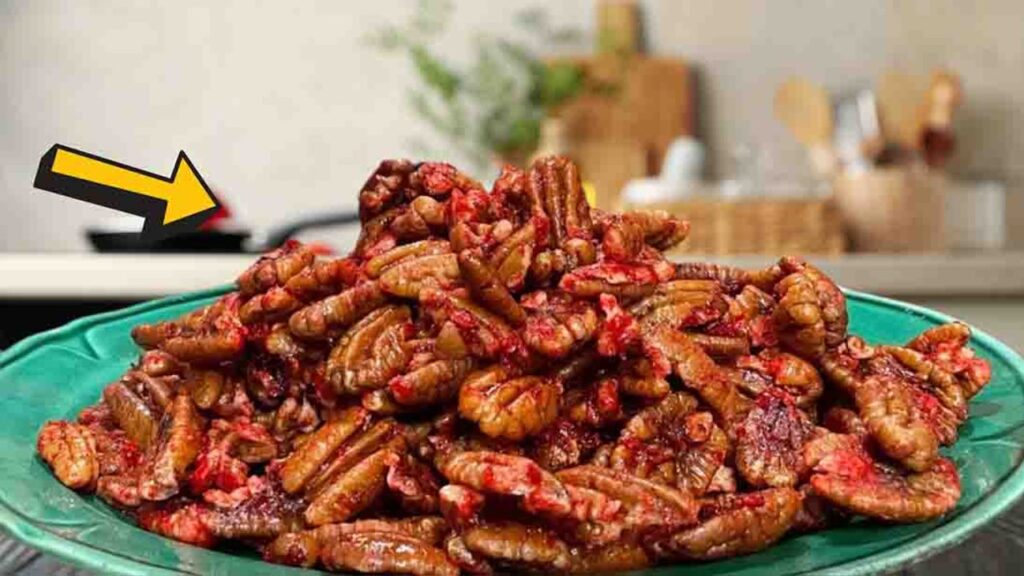 Easy Strawberry Pecans, homemade and freshly served