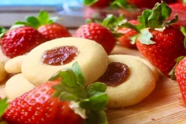 Strawberry Shortbread Cookie Valentine’s Day Treats, homemade and freshly served