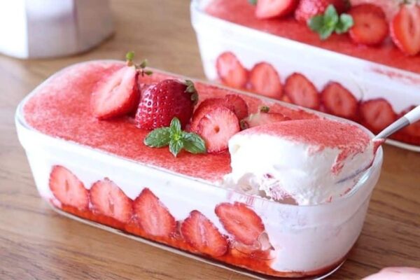 Strawberry Tiramisu in 10 Minutes, homemade and freshly served