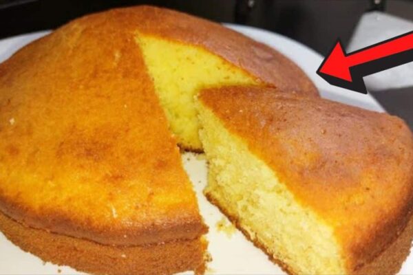 Super Easy and Quick Vanilla Cake in 4 Steps, homemade and freshly served