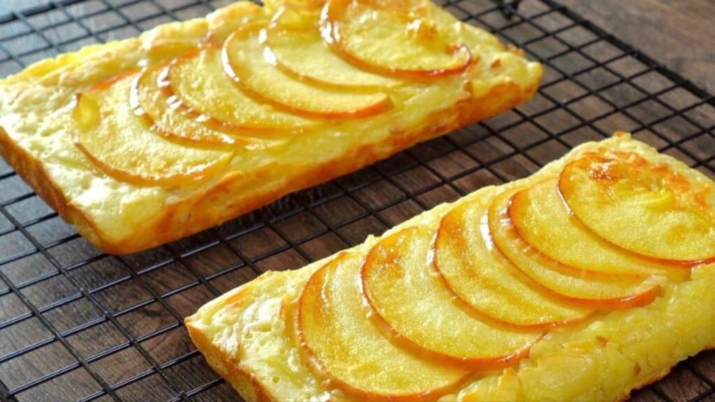 Super Easy Apple Toast, homemade and freshly served