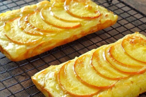 Super Easy Apple Toast, homemade and freshly served
