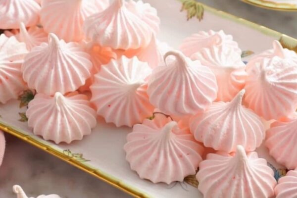 Super Easy Crisp Meringue Cookies, homemade and freshly served