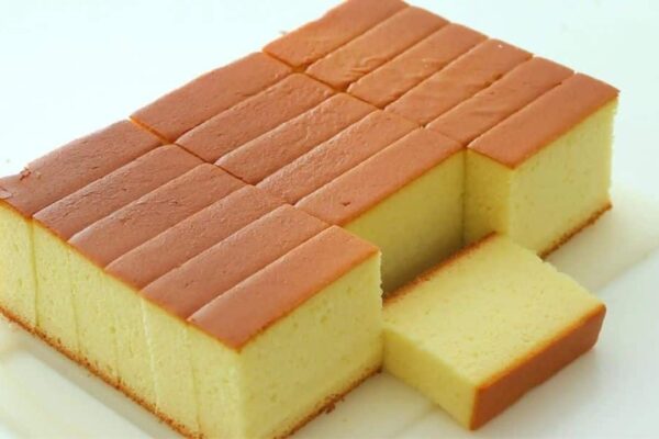Super Fluffy and Moist Sponge Cake, homemade and freshly served