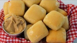 Texas Roadhouse Bread Rolls, homemade and freshly served