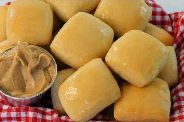 Texas Roadhouse Bread Rolls, homemade and freshly served