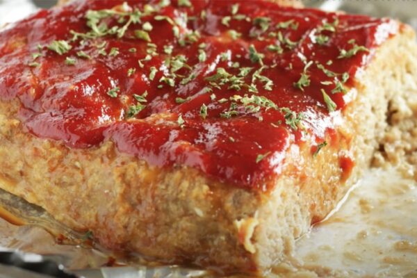 Easy and Quick Turkey Meatloaf, homemade and freshly served