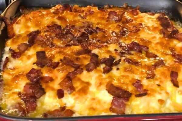 Ultimate Baked Mac and Cheese With Bacon, homemade and freshly served