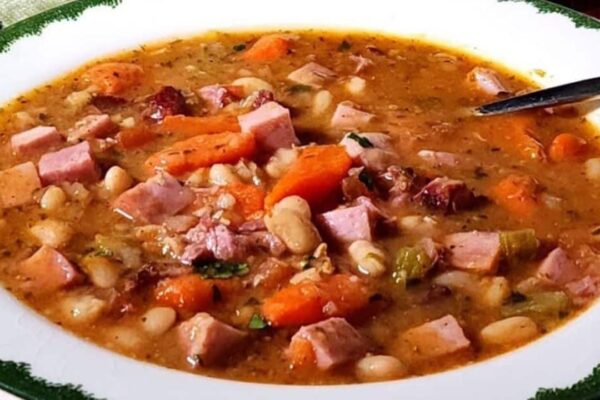 White Beans and Ham Soup, homemade and freshly served