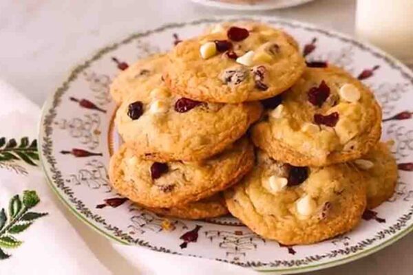 White Chocolate Chip Cranberry Cookies, homemade and freshly served