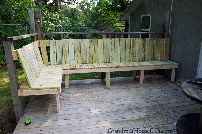 Wraparound Corner Deck Bench - DIY Outdoor Furniture