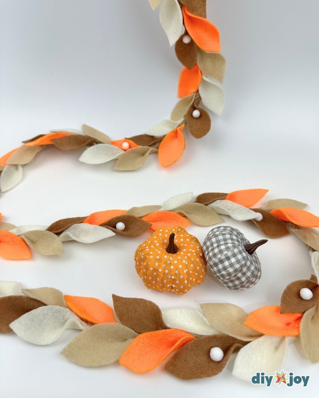 DIY Felt leaf garland