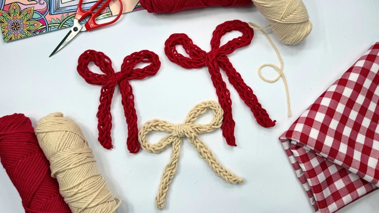 DIY Gift Wrapping Ideas - Easy Finger Crochet Yarn Bow Tutorial - Cozy Yarn Bow for Wrapped Gifts