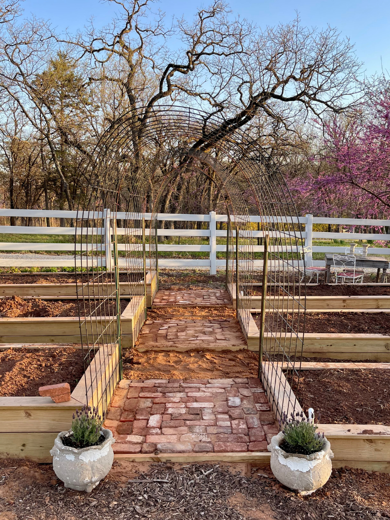 DIY Brick Garden Path - Do It Yourself Walkway Ideas for Paths to The Front Door and Backyard - Cheap and Easy Pavers and Concrete Path and Stepping Stones - Wood and Edging, Lights, Backyard and Patio Walks With Gravel, Sand, Dirt and Brick #diyideas