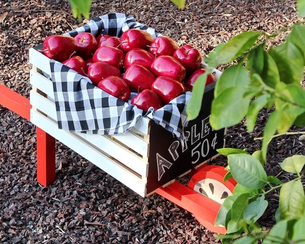 Apple craft tutorial, easy classroom project and paper or fabric craft inspiration, highlighting rustic wood apple cart