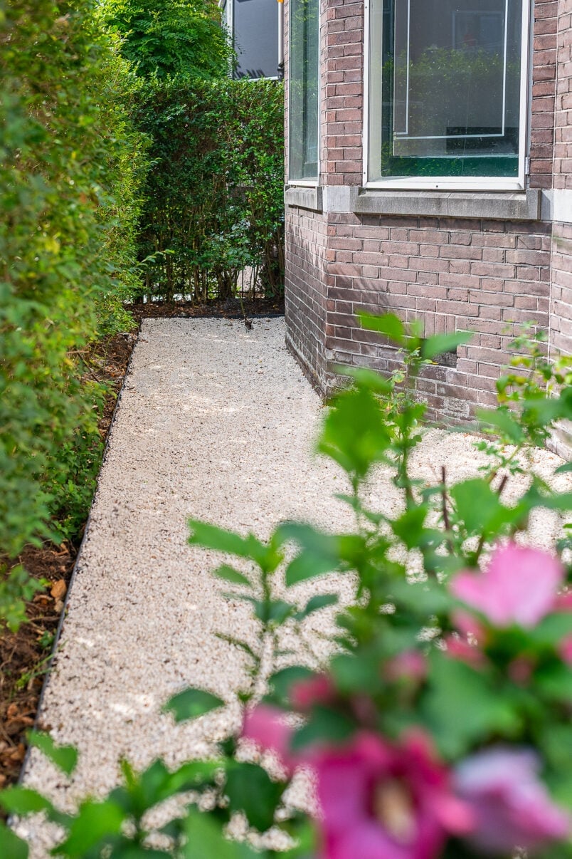DIY Gravel Garden Walkway - Do It Yourself Walkway Ideas for Paths to The Front Door and Backyard - Cheap and Easy Pavers and Concrete Path and Stepping Stones - Wood and Edging, Lights, Backyard and Patio Walks With Gravel, Sand, Dirt and Brick #diyideas