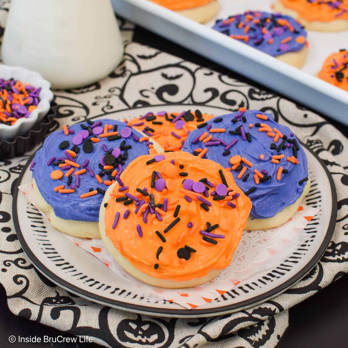 Party dessert project with creative icing inspiration and homemade party dessert, featuring the finished easy Halloween treat