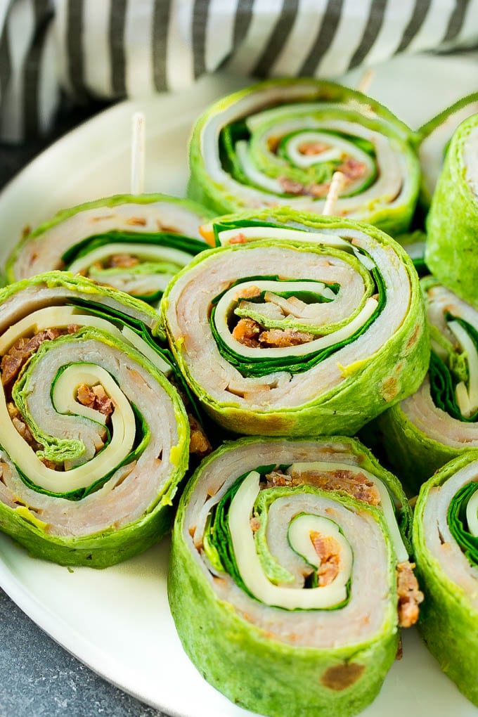Turkey roll up pinwheels with cheese avocado and spinach, easy lunchbox recipe