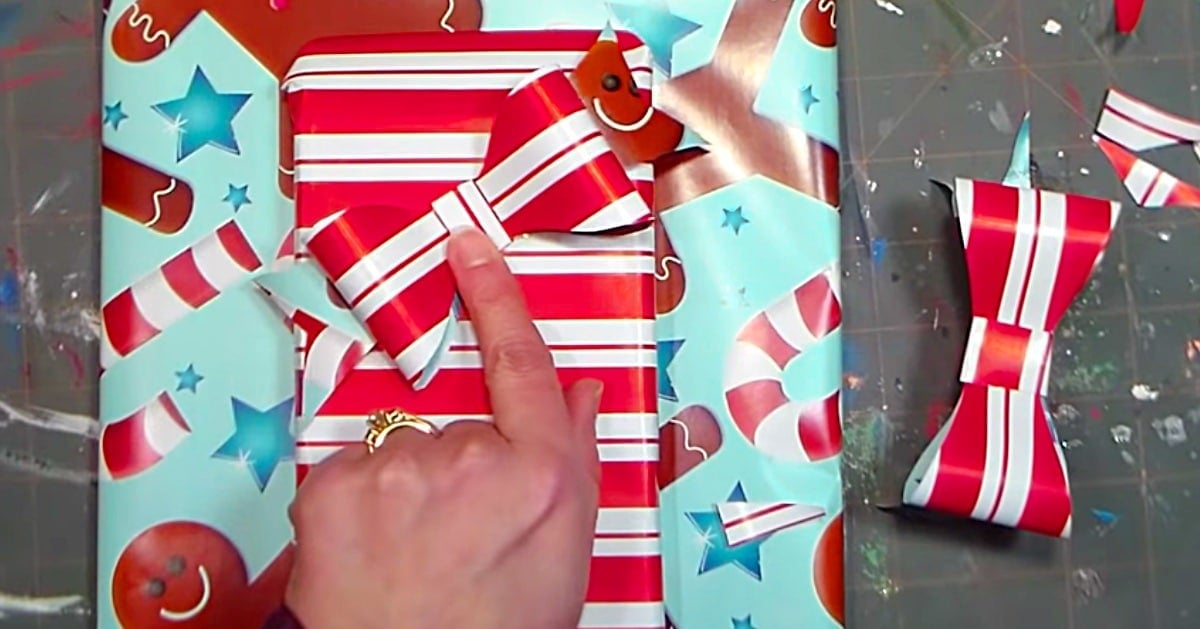 DIY Gift Wrapping Ideas - DIY Bow Out Of Wrapping Paper - No Ribbon Bow Made From Leftover Paper