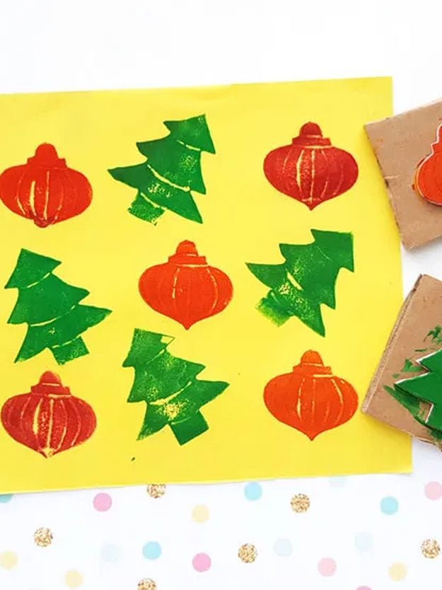 How to Wrap a Gift Wrapping Ideas - DIY Christmas Stamped Wrapping Paper - diy christmas stamped wrapping paper