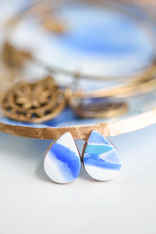Marbled Clay Stud Earrings, a fun weekend project for a first time jewelry maker and quick to put together