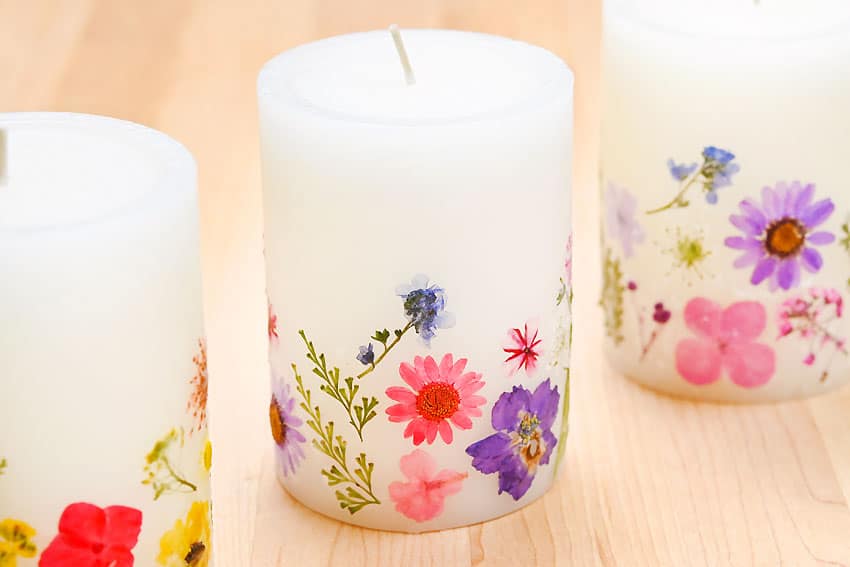 Pressed Flower Candles, quick to set up on a rainy afternoon and a finishing touch that ties the room together