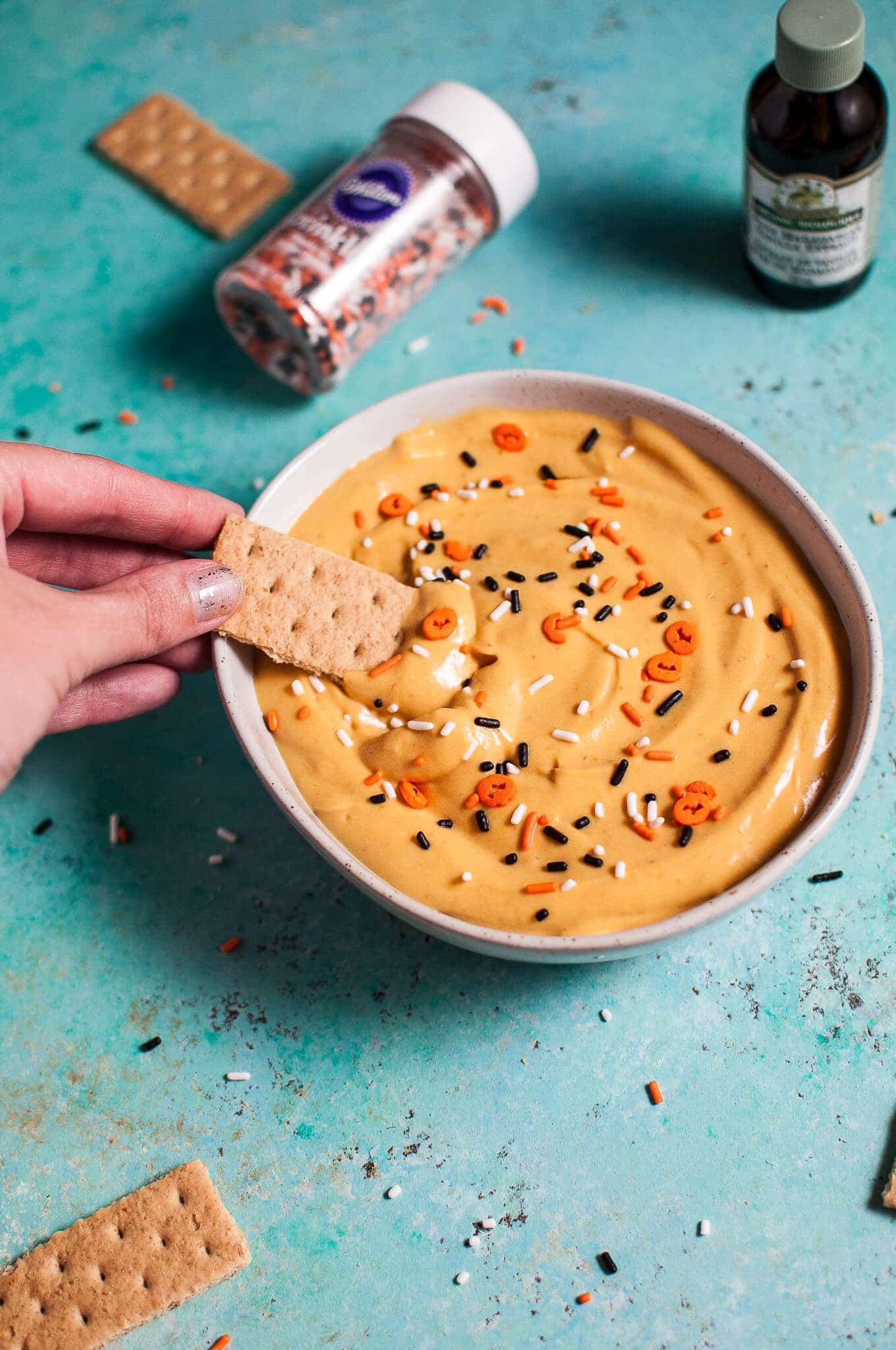 Spooky dessert idea, easy recipe inspiration and kid-friendly spooky serving, focused on pumpkin cheesecake Halloween dip