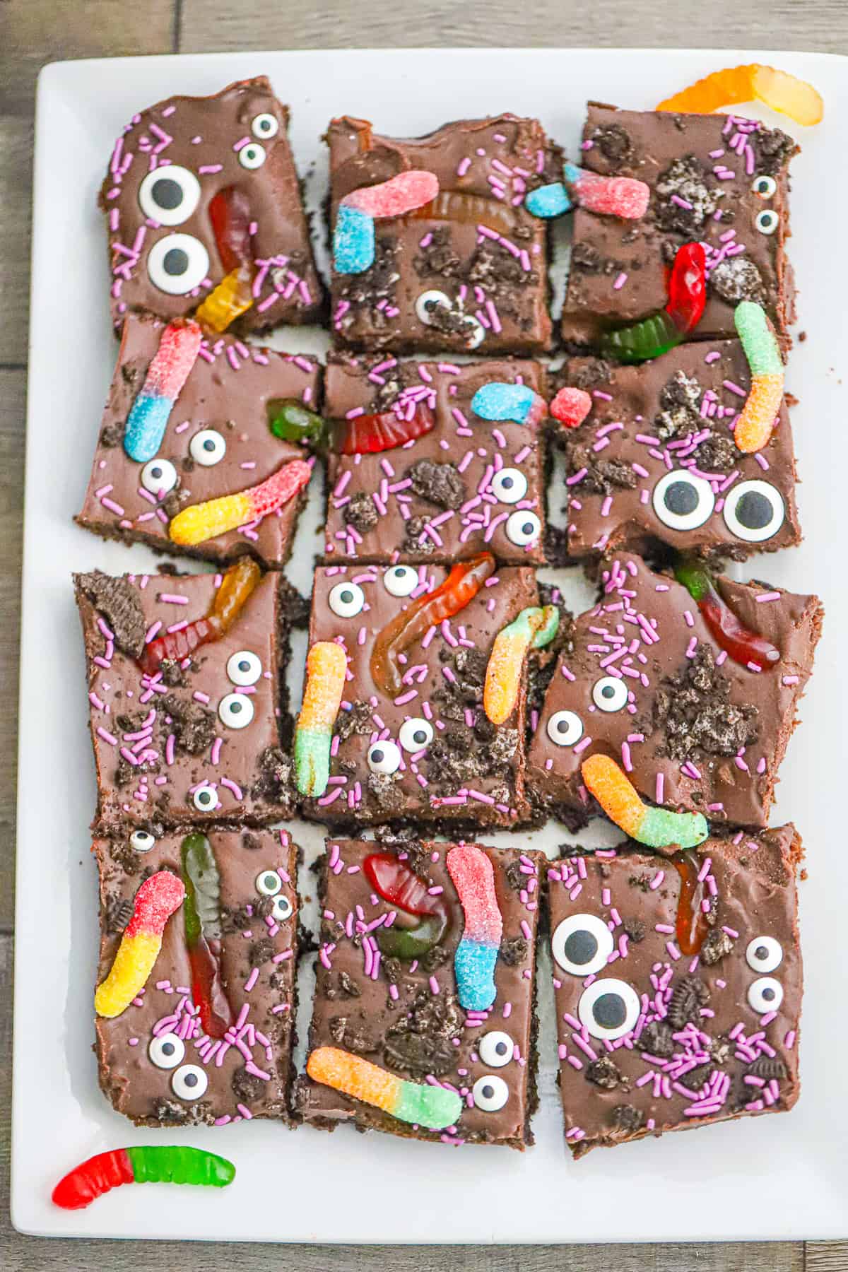 Easy party snacks, kid-friendly spooky serving and simple make-ahead option, highlighting spooky Halloween brownies