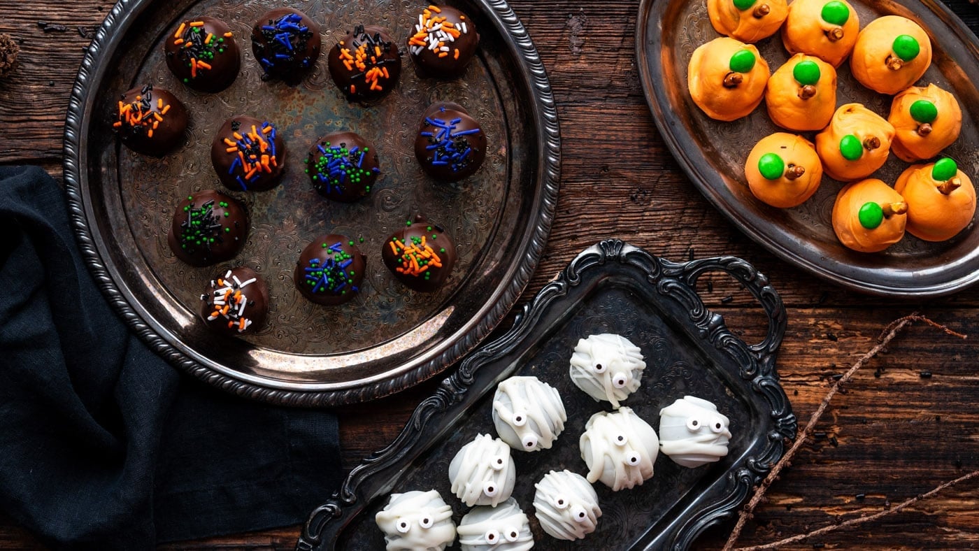 Spooky snack recipe, homemade party-table idea and creative Halloween recipe, featuring Halloween oreo truffles